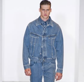 Calvin Klein Collection desfila verão azul denim