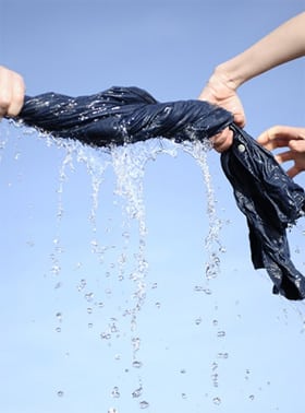 Levi’s desenvolve sistema para reciclar 100% de água