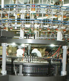 Produção industrial cai em outubro