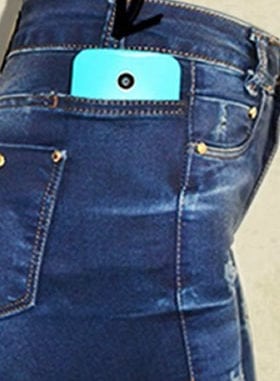 Consciência Jeans lança calça com bolso para celular