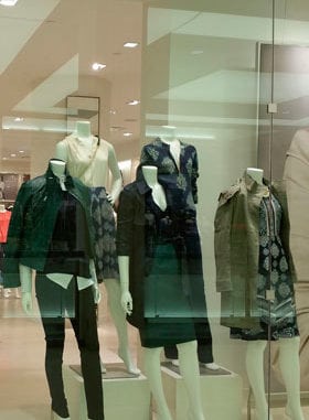 Receita do varejo de roupas volta a cair