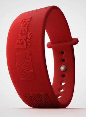 Pulseira de pagamento chega ao Brasil