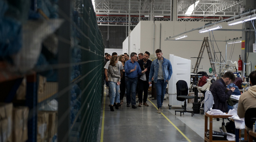 Visita das multimarcas à fábrica durante evento a semana passada na Acostamento